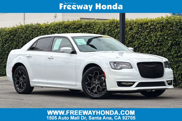 2021 Chrysler 300 Touring